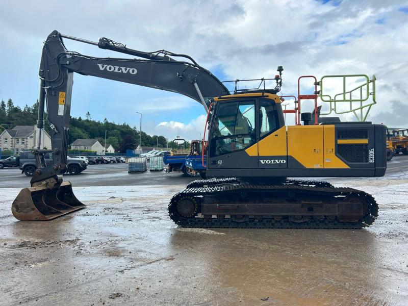 Volvo EC220 EL ( Rotational Piping )