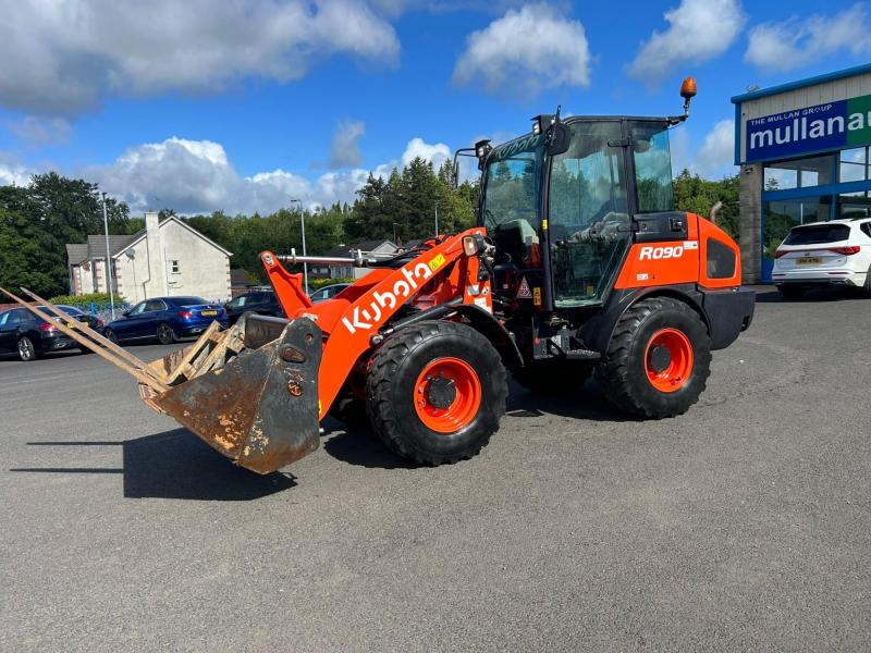 Kubota R090 Bucket / Forks / AC
