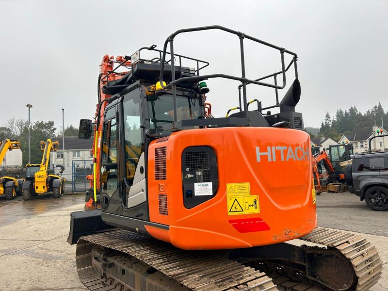 Hitachi ZX135 US-6 Blade