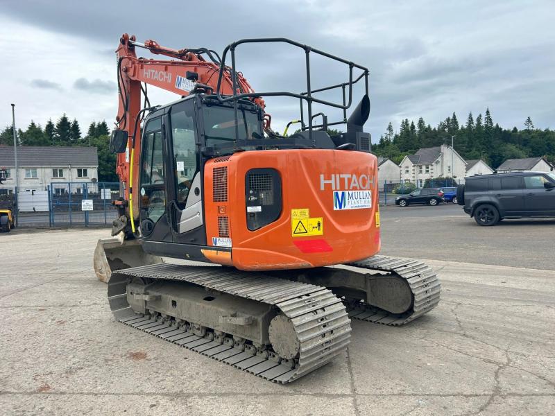 Hitachi ZX135 US-6