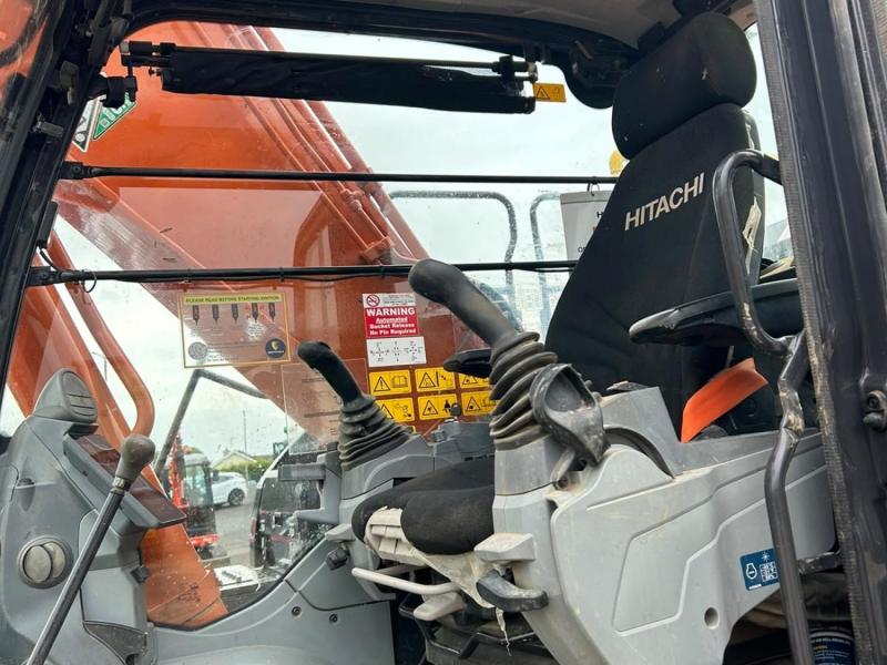 Hitachi ZX300 LC-7