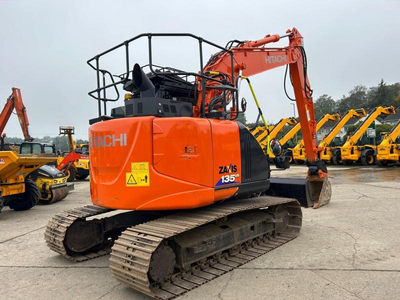 Hitachi ZX135 US-6 Blade