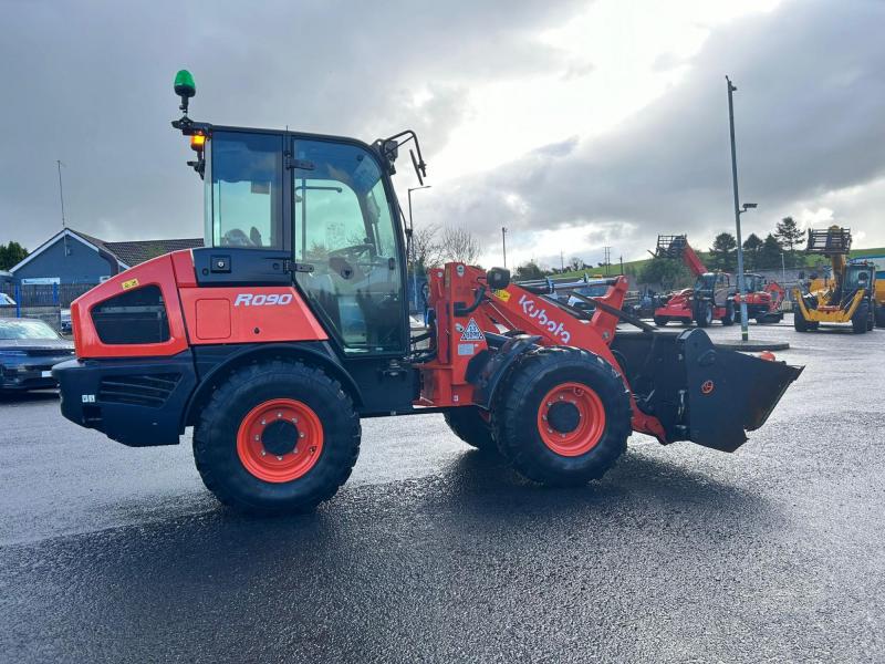 Kubota R090 Shovel
