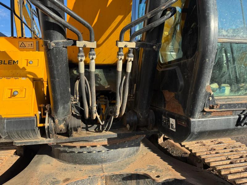 JCB JS300 LC ( 35 Ton )