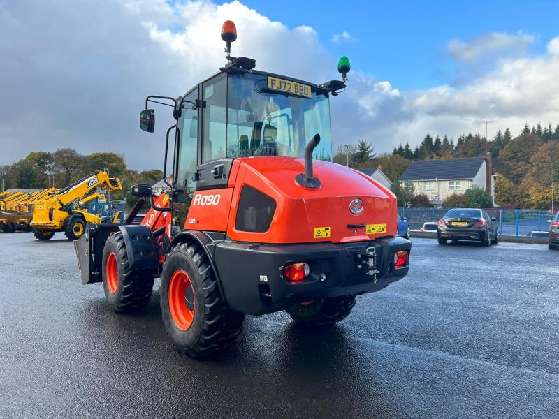 Kubota R090 Shovel