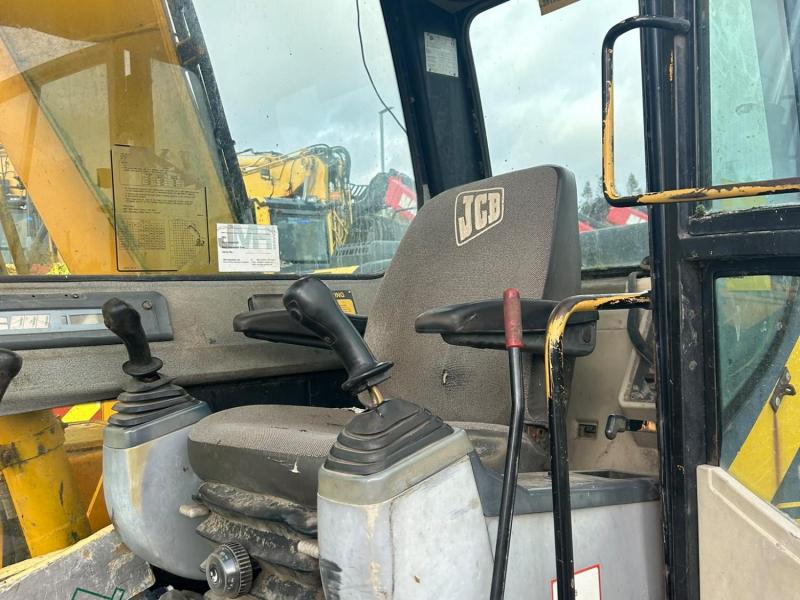 JCB JS130