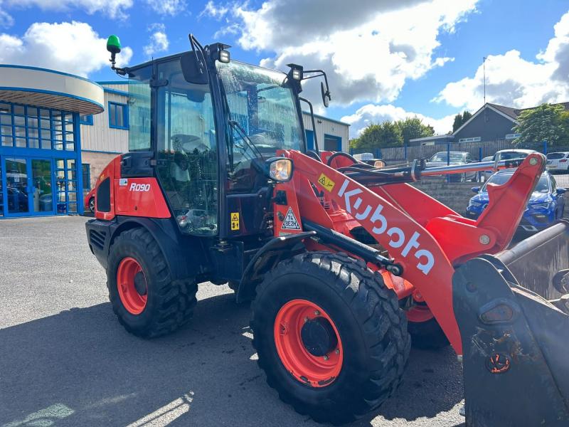 Kubota R090 Bucket / Forks / AC