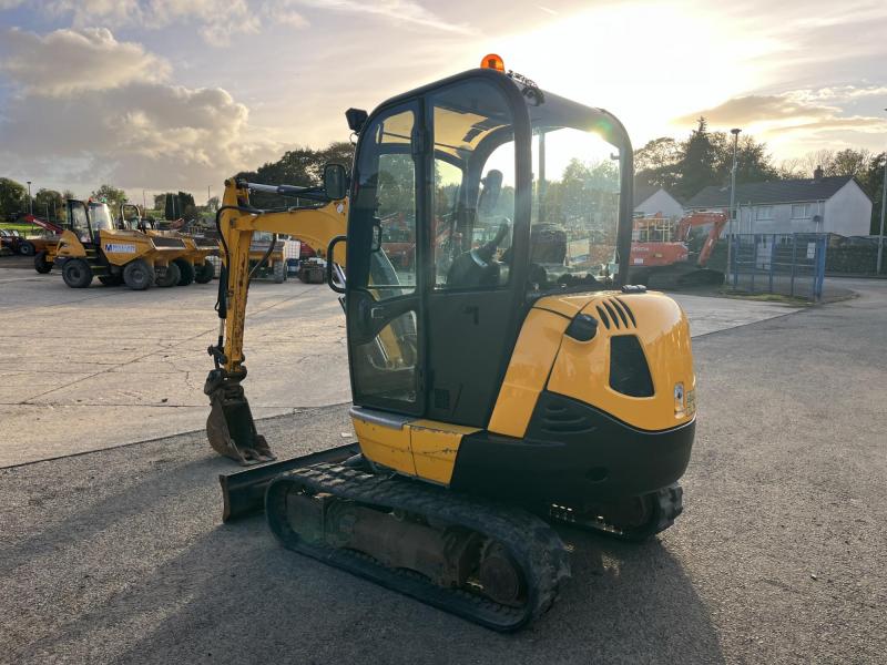 JCB 8026