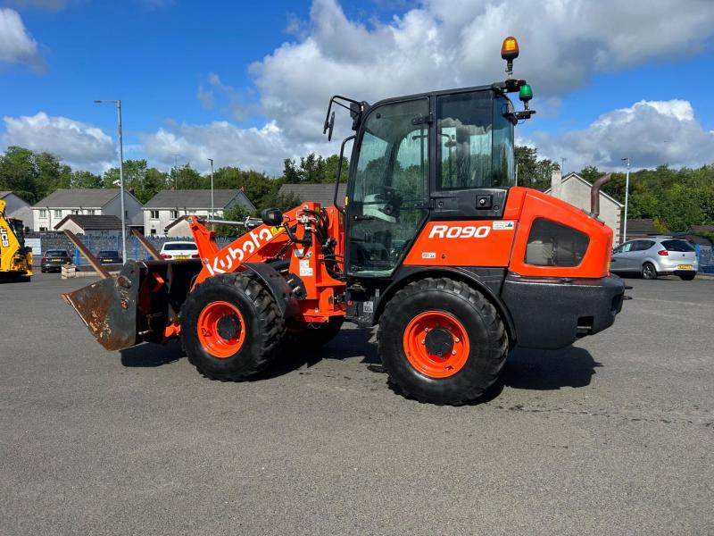 Kubota R090 Bucket / Forks / AC