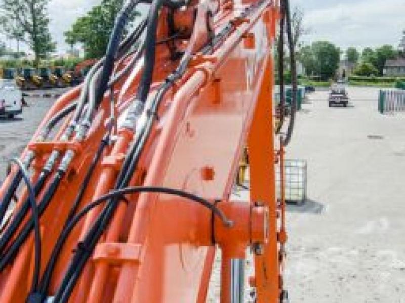 Hitachi ZX135 US-6