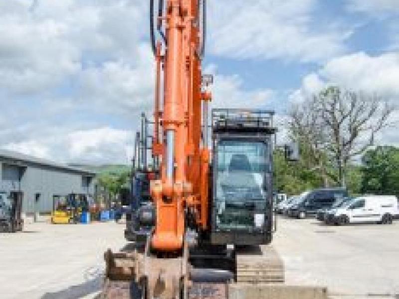 Hitachi ZX135 US-6