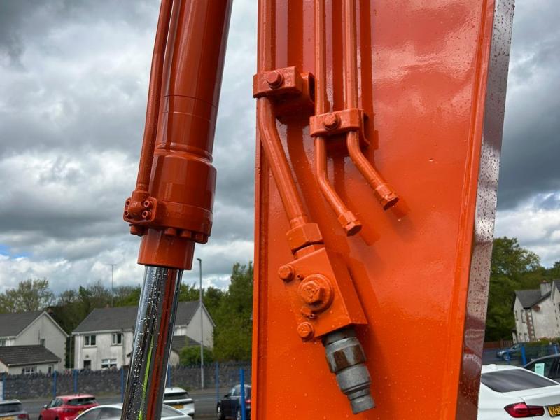 Hitachi ZX140W-6