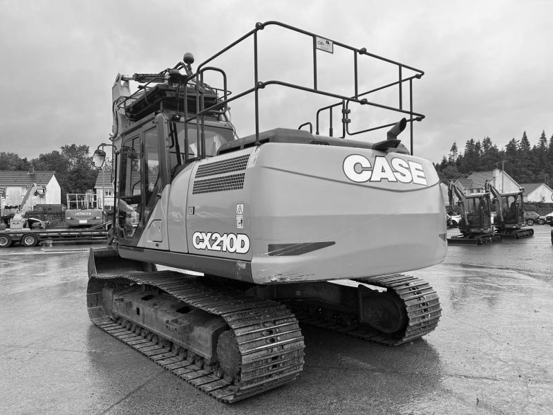 Case CX210D