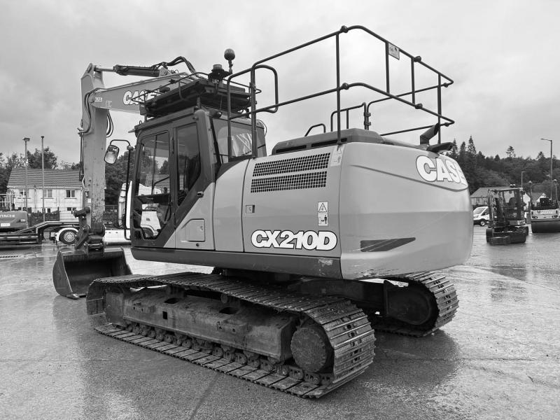 Case CX210D