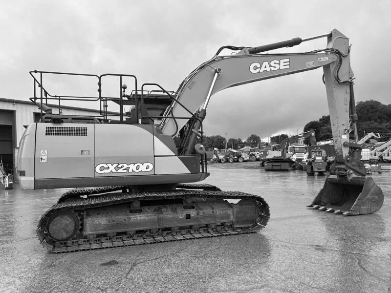 Case CX210D