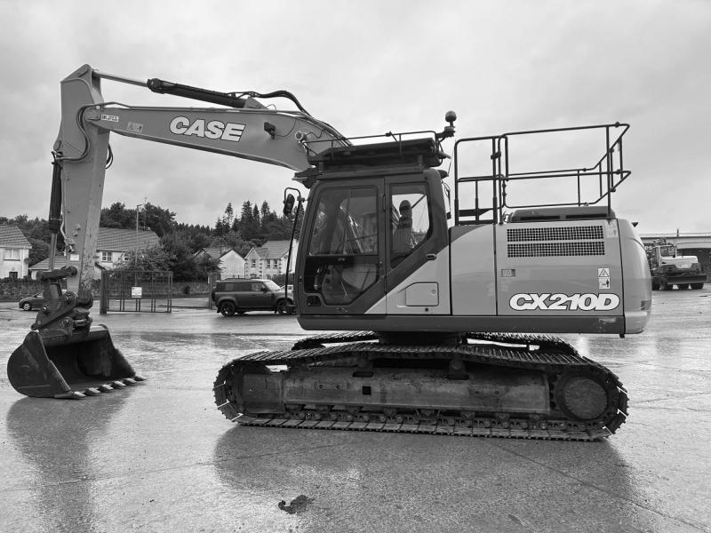 Case CX210D