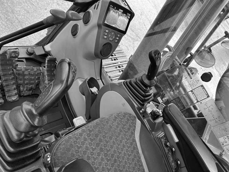 Case CX210D
