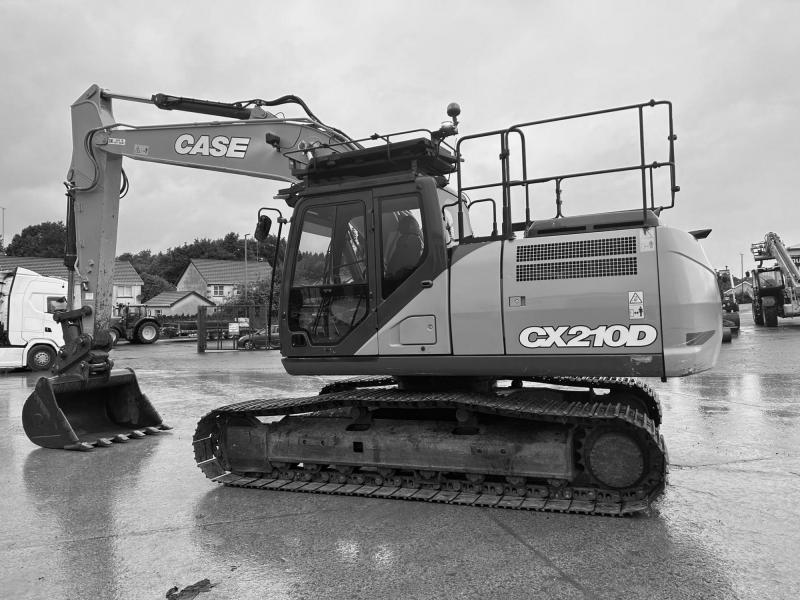Case CX210D