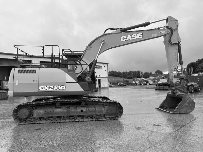 Case CX210D