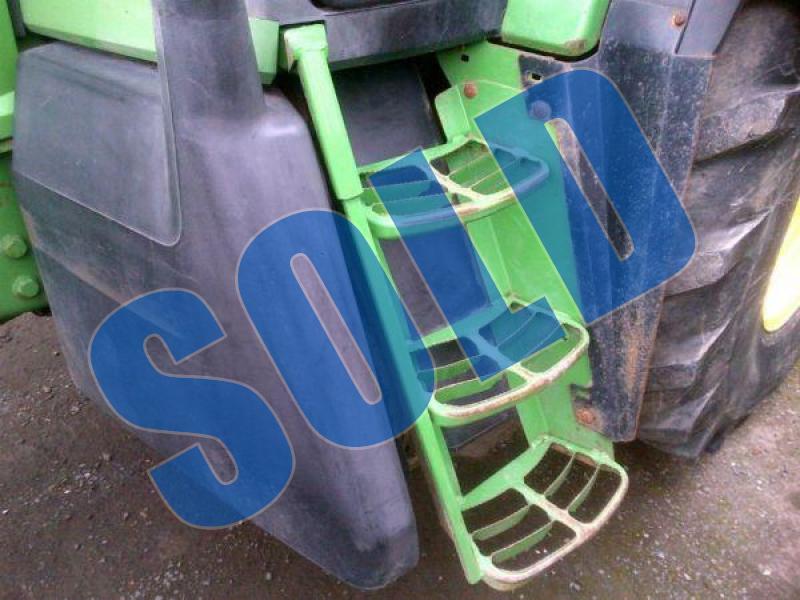 John Deere 6910S